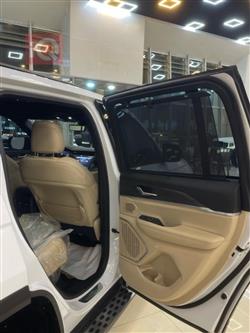 جیپ گراند شیرۆکی